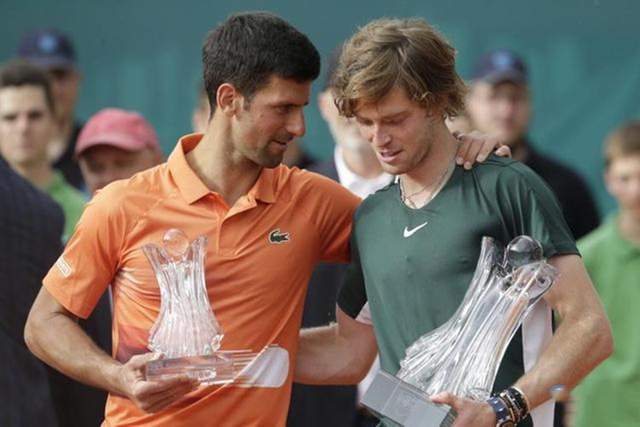 众多讨论的 众多讨论的